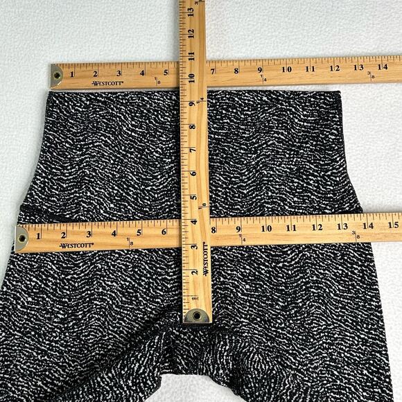 Lululemon Women's Size 6 Wunder Under Crop Luon Ripple Jacquard Black White - Picture 5 of 6